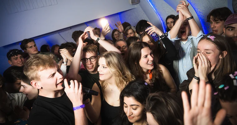 4. Karaoke Public (Market Innovation)